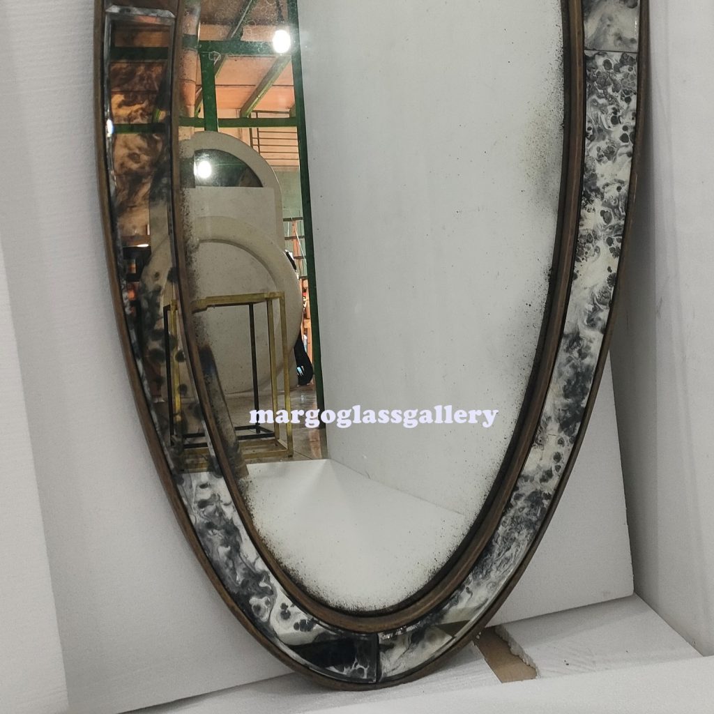 MG 014479 Antique Mirror Oval Long Frame Brass - Image 2