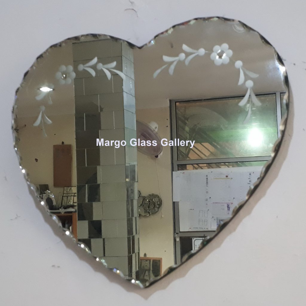 BY ORDER! MG 400014 Heart Wall Mirror