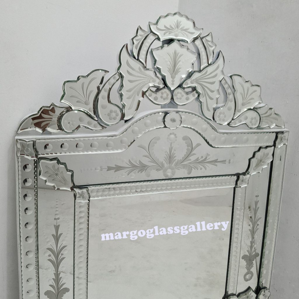 MG 080104 Venetian Mirror Vintage 94x61cm - Image 4