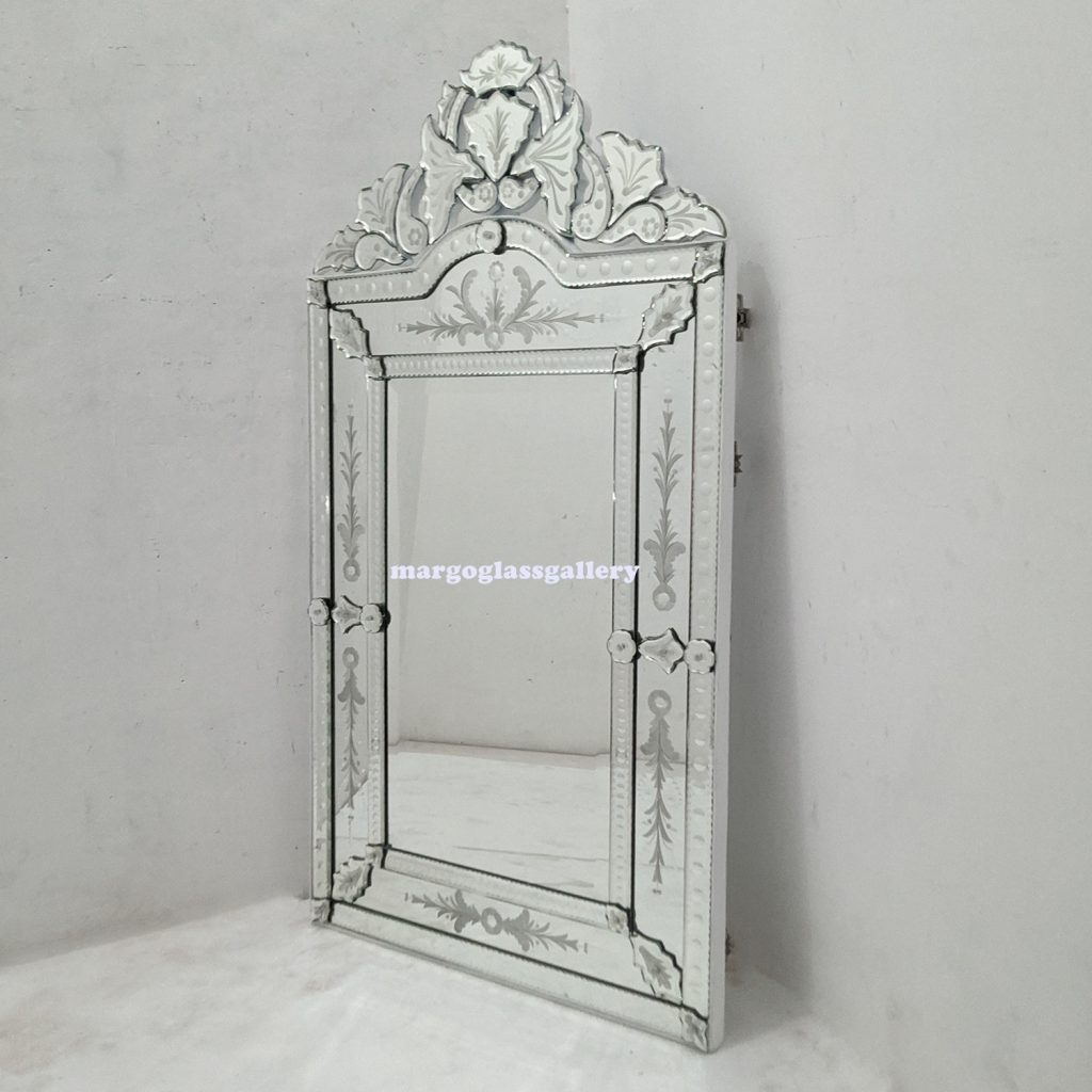 MG 080104 Venetian Mirror Vintage 94x61cm - Image 3