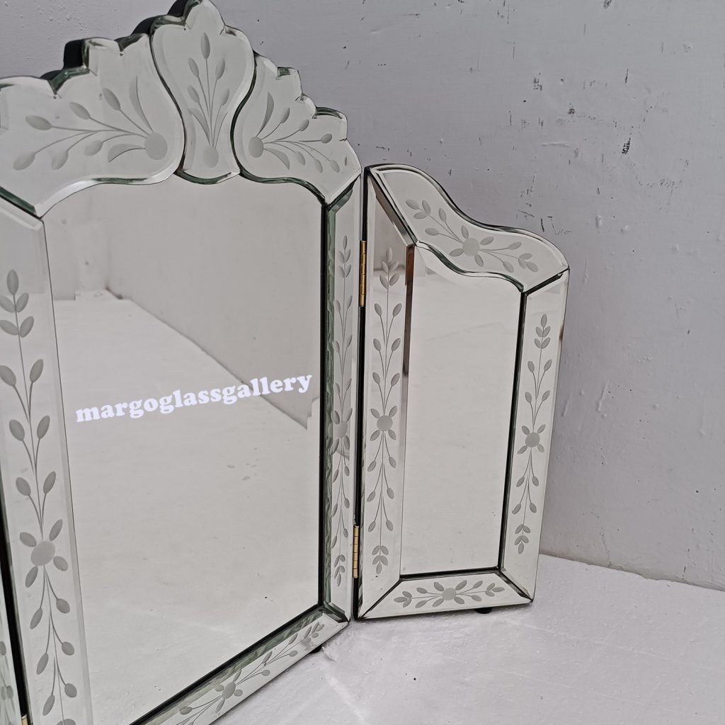 MG 017022 Trifold Venetian Mirror - Image 7