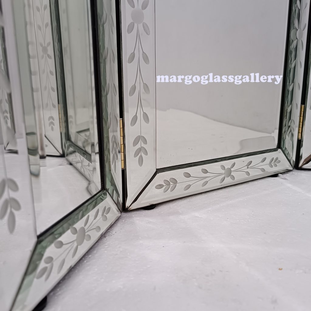 MG 017022 Trifold Venetian Mirror - Image 6