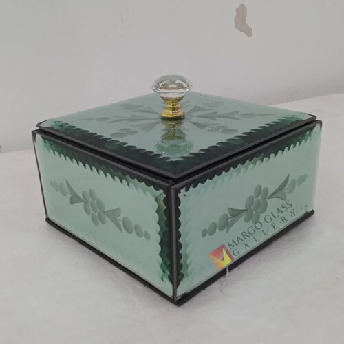 By Order!MG 101216 Box snack square green carved